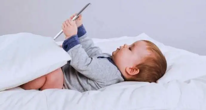 ecrans-numériques-nuisibles-enfants