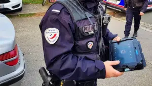 police-francaise-matériel-numérique