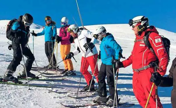 vacances-d'hiver-sommet-neige