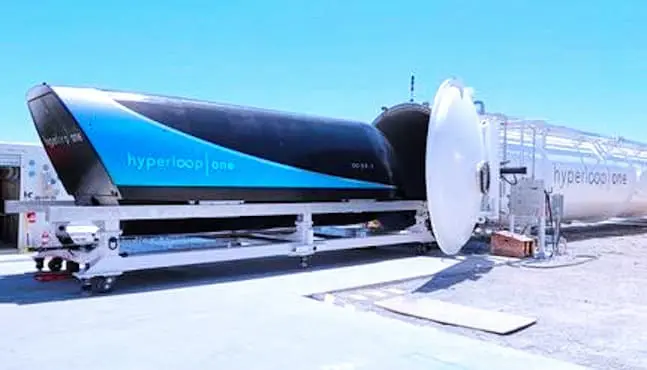 virgin-hyperloop-one-presentation-capsule