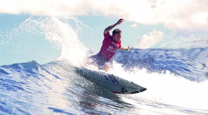 pays-basque-region-surfer