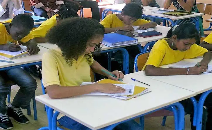 Enfants dans une classe