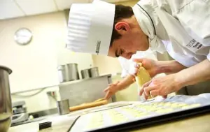 Un apprenti patissier