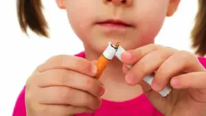 Un enfant qui n'aime pas la cigarette