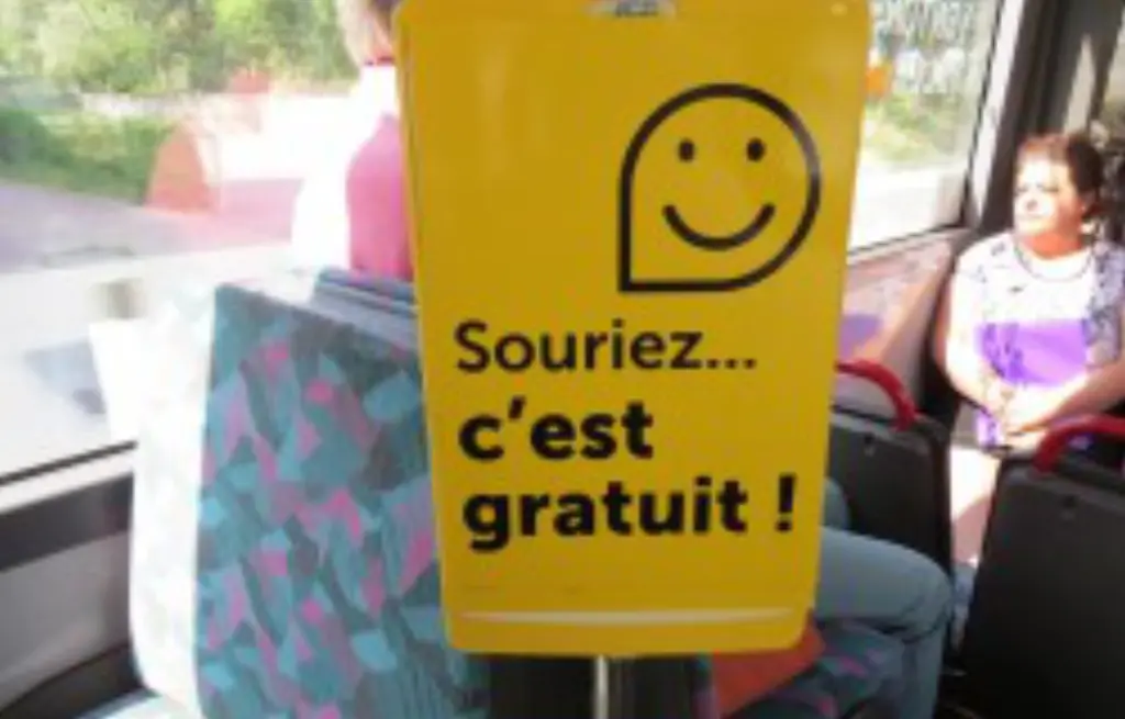 souriez c'est gratuit... slogan pour les transports en commun gratuits