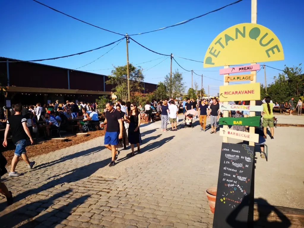 La Friche de Pantin, lieu festif avec des visiteurs