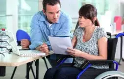 Femme Handicape E Au Travail