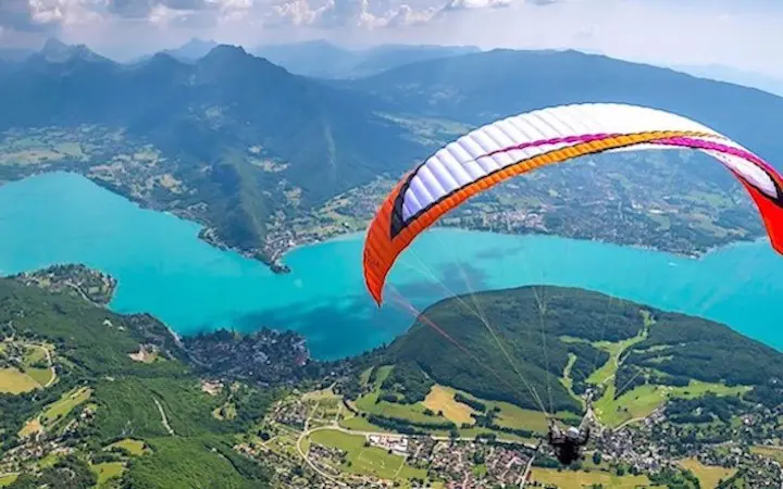 Le Parapente Lune Des Activites Possibles Au Lac Dannecy