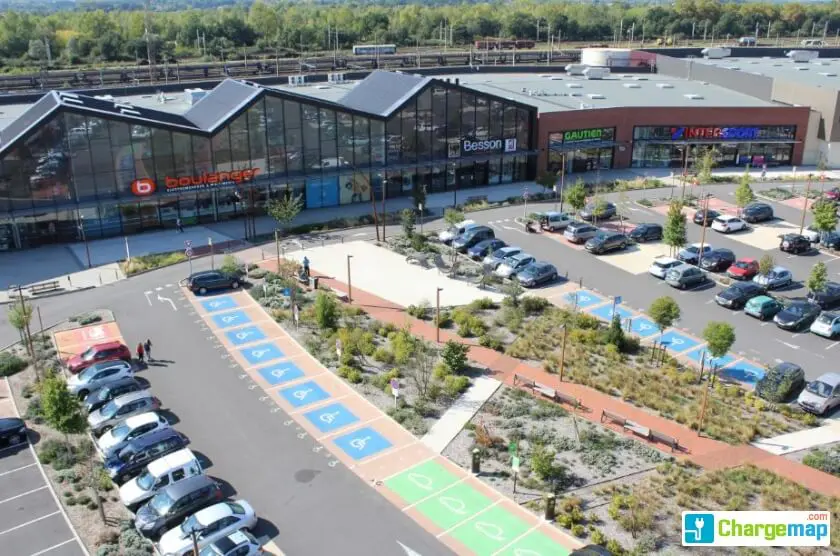 un parking de centre commercial