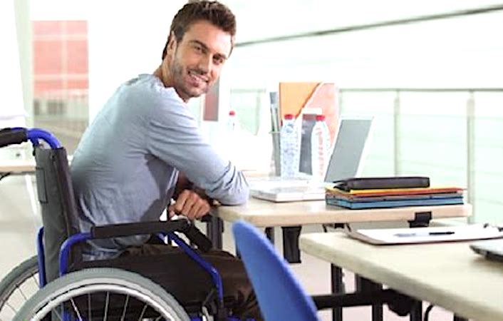 Les personnes handicapées doivent aussi pouvoir utiliser des lieux de travail collaboratif.