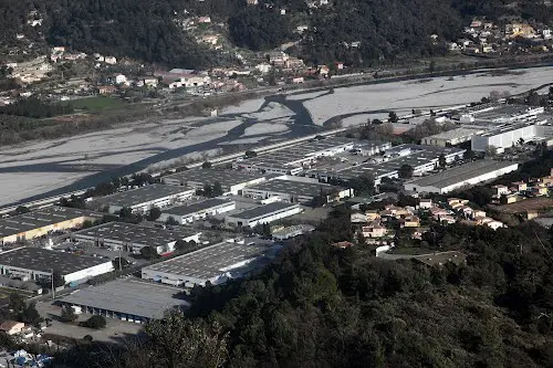 la zone industrielle de Carros