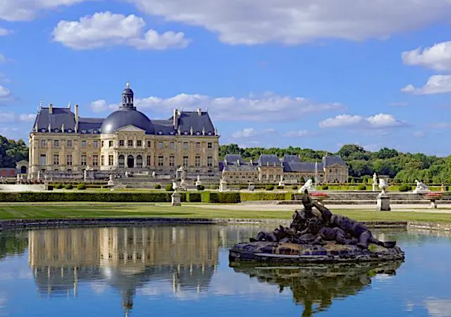 Une visite au château de Vaux-le-Vicomte garantit un beau dépaysement.