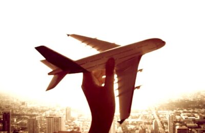 Les smartphones permettent de trouver des tarifs de billets d'avions plus bas.