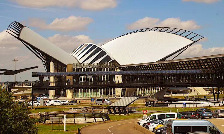 L'aéroport de Lyon-Saint-Exupéry va améliorer son accueil.