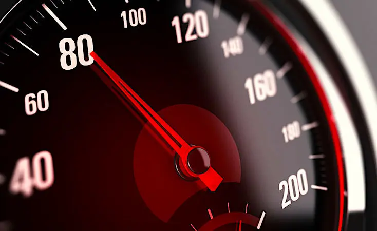 La limitation à 80 km/heure est très pénible pour beaucoup d'automobilistes.