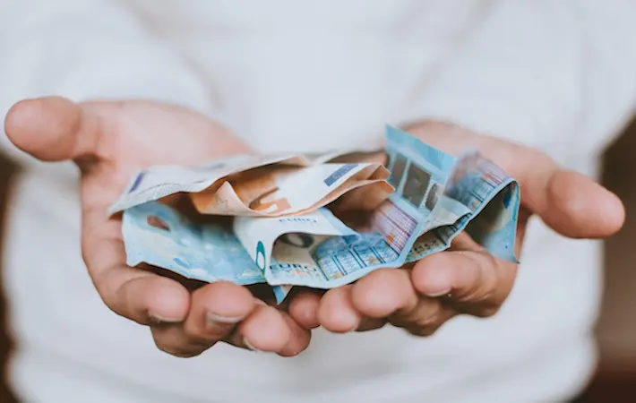 Les Français ont tendance a moins donner aux associations qui aident les plus démunis.