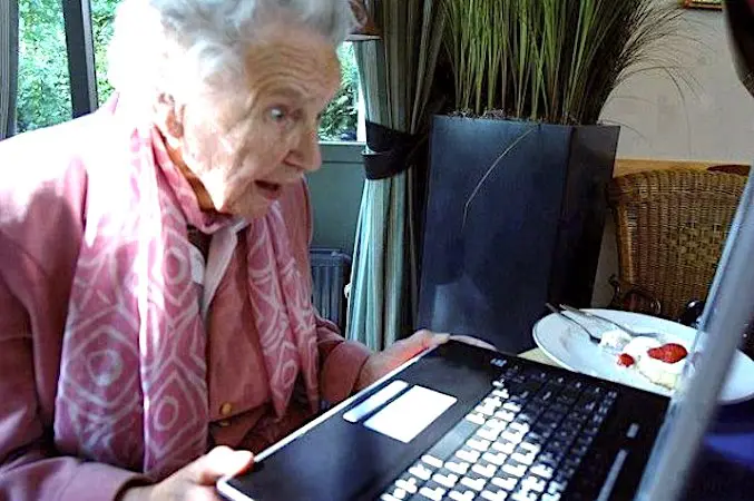 Le passage au tout numérique a des conséquences négatives pour plein de seniors.