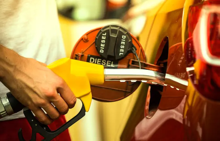 Les prix des carburants restent chers, à cause d'une situation internationale défavorable.