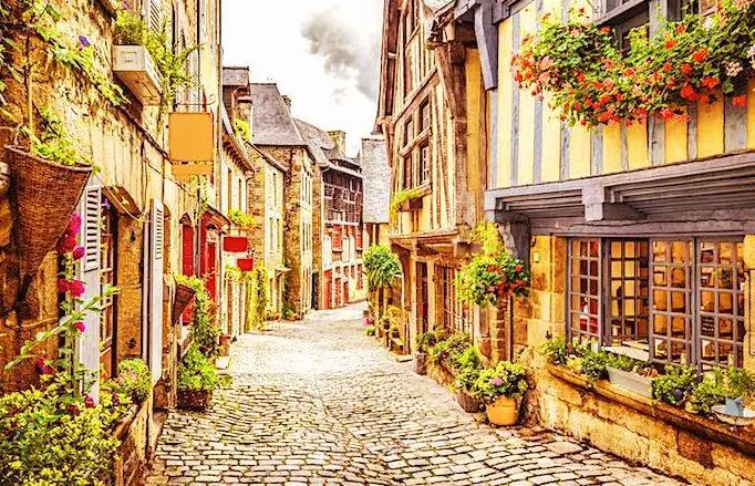 Certaines villes moyennes réussissent à lutter contre la désertification.