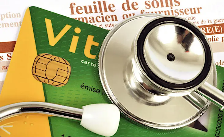 La carte en plastique doit être remplacée par une application mobile.