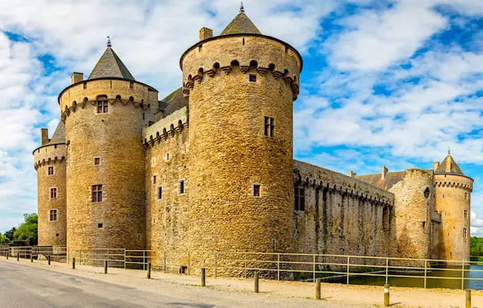 L'entretien du patrimoine français manque de moyens.