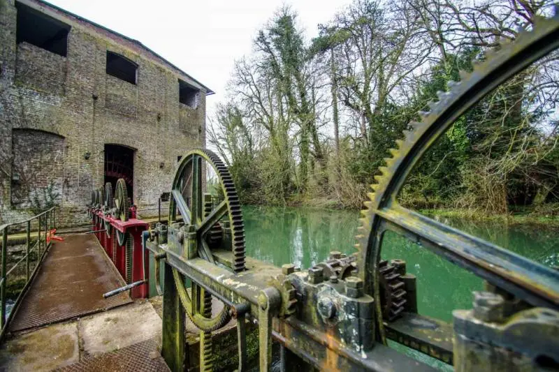 un moulin hydraulique