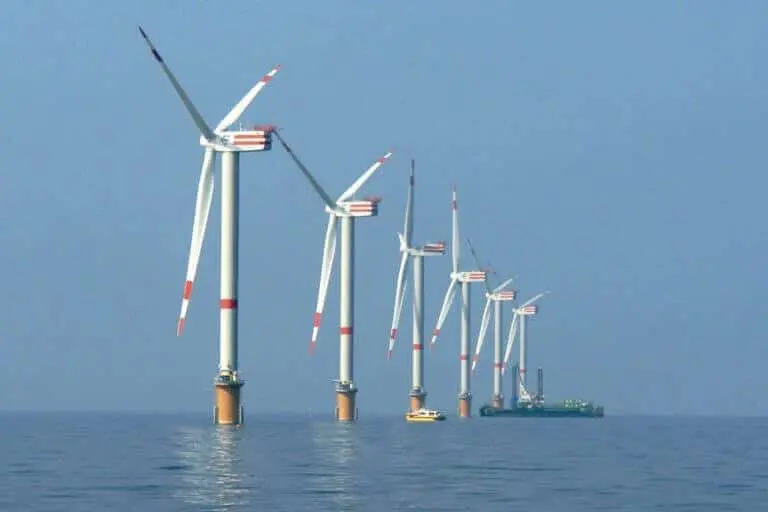 des éoliennes en mer