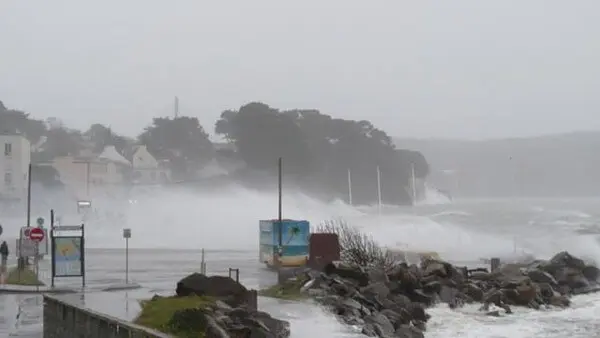 le port de Brest sous la pluie