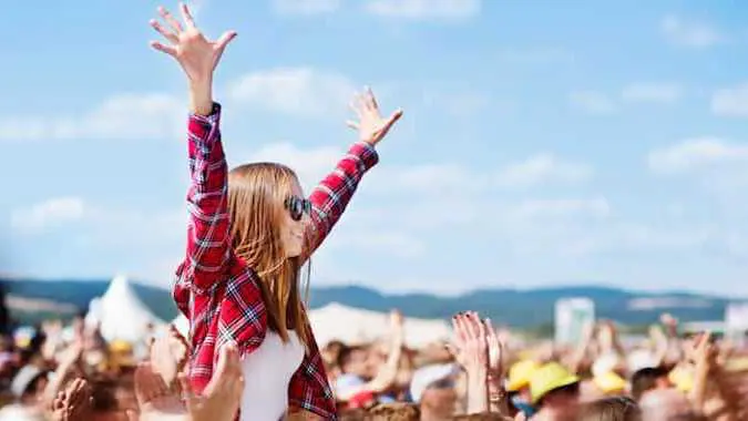 Cropped Le Festival Des Vieilles Charrues Est Le Plus Grand E Ve Nement Musical Franc Ais