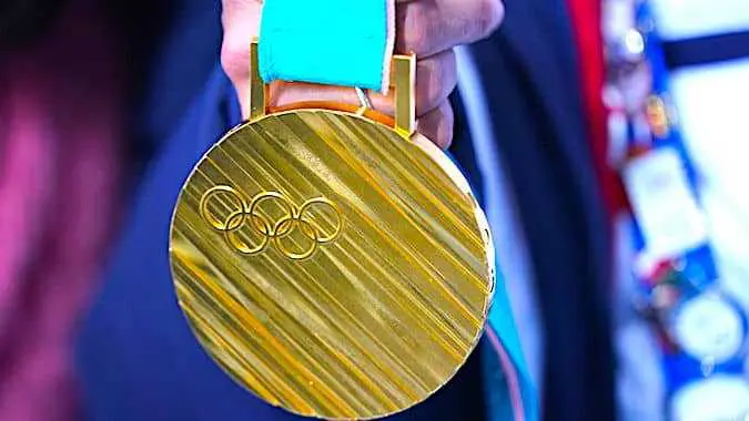 Cropped Les Me Dailles Olympiques Des Prochains Jo Au Japon Proviennent Dun E Norme Recyclage