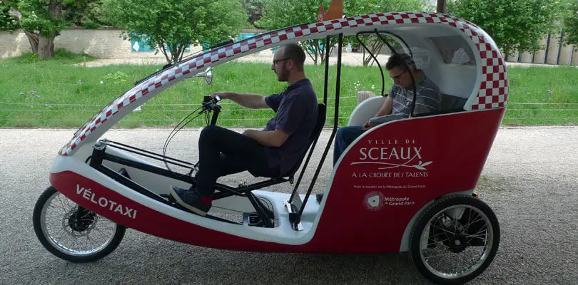 un vélo taxi