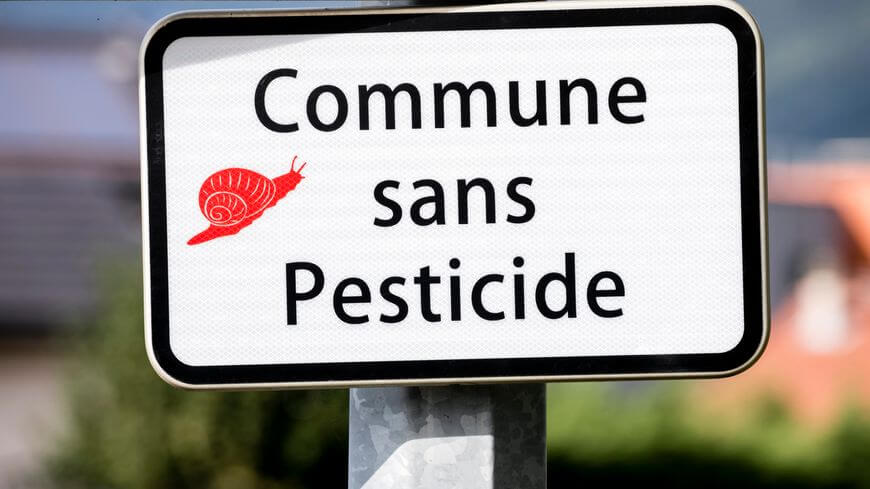 panneau annonçant "commune sans pesticide"