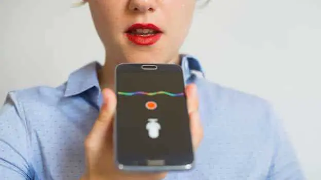 Cropped Apple E Coute Certaines Bribes De Conversations Via Siri