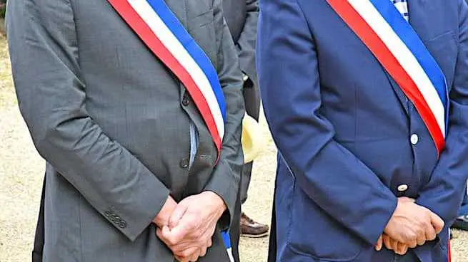 Cropped En France Les E Lus Sont Tre S Souvent Pris Pour Cibles
