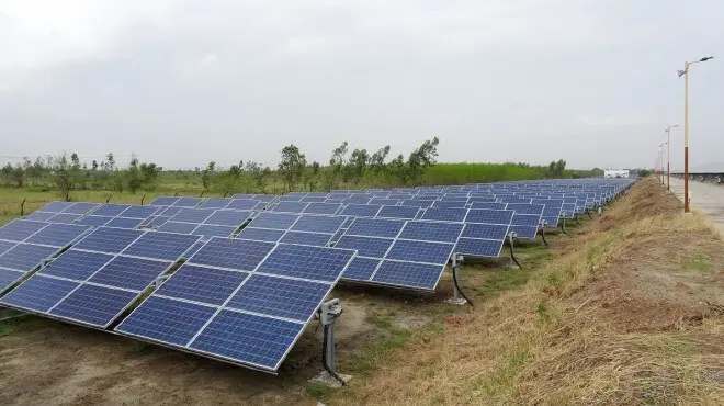 des panneaux solaires