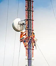 La 5G est parfois soupçonnée d'émettre des ondes jugées dangereuses.