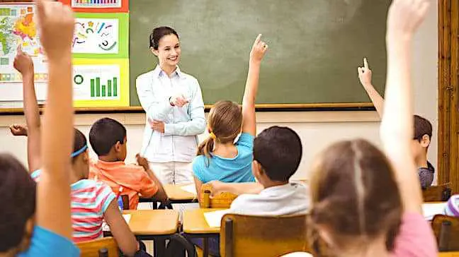 Cropped Aujourdhui Les Enseignants Franc Ais Sont Pe Nalise S Par Des Bas Salaires