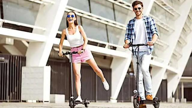 Cropped Circuler A Trottinette Dans Paris Devient Une Pratique Mieux Encadre E