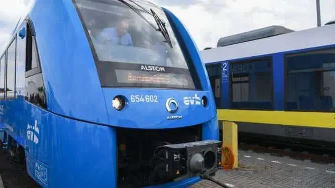 Cropped Le Train A Hydrogene Francais Sur Les Rails 1316915