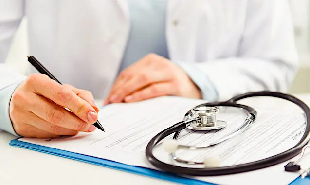 Une discrimination médicale pénalise les malades en situation de précarité.