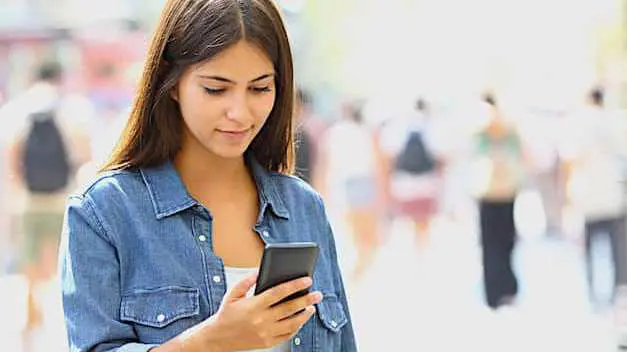 Cropped La Chute Des Sms Est En Train De Sacce Le Rer En Europe