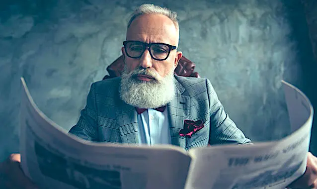 En France, le travail des seniors est freiné par des recrutements Insuffisants.