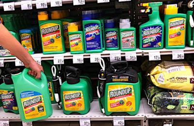 L'épandage de pesticides obéit désormais à de nouvelles normes gouvernementales.