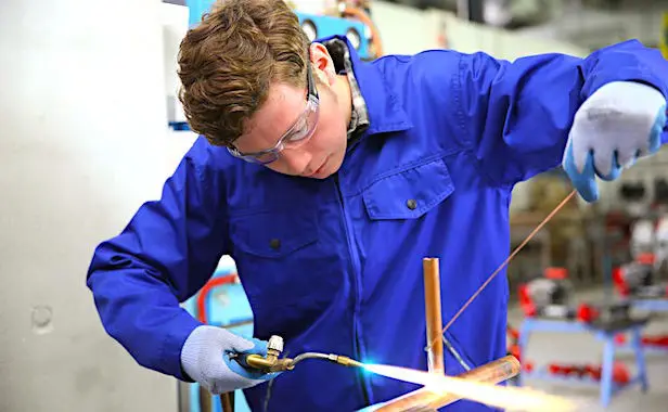 La haussse record de l’apprentissage en France satisfait pleinement la ministre du Travail.