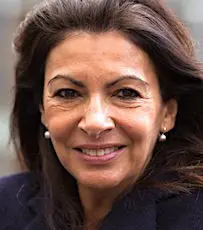 La maire de Paris présentera demain les grandes lignes de son programme pour les Municipales. Parmi ses projets, planter des arbres dans la Capitale.