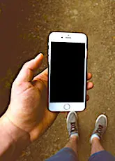 Le prix moyen d'un smartphone a tendance à stagner en France. Sauf dans le très haut de gamme.