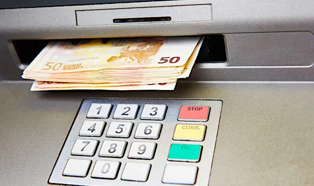 Les distributeurs de billets manquent de plus en plus en France.