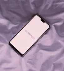 Recharger son smartphone sur un lit peut entraîner un incendie.
