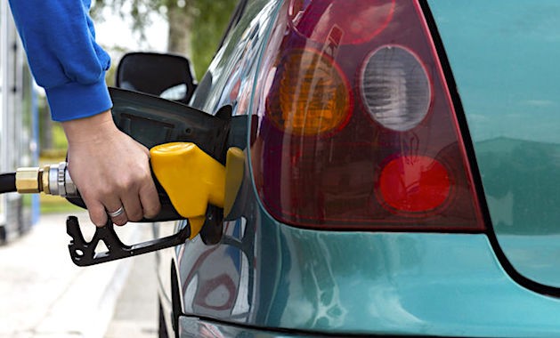 Une baisse des prix de l'essence commence à se faire sentir en France.