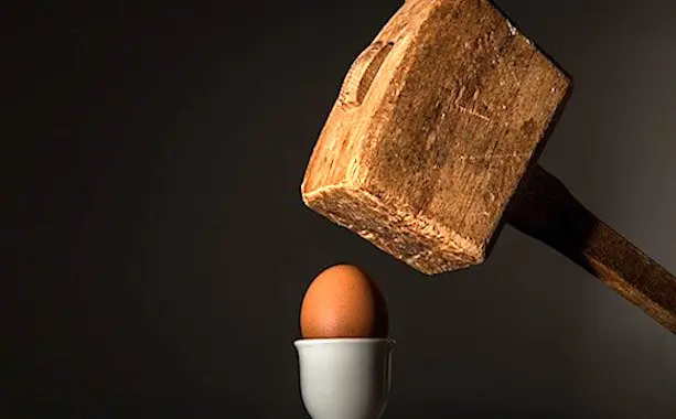 L'application du 49.3 est considérée comme un passage en force.